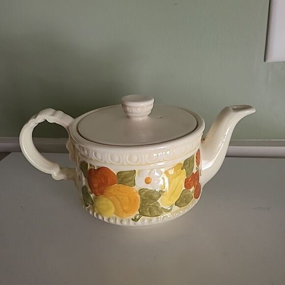 Metlox Teapot  - Picture 1 of 9